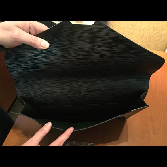 Luis Vuitton attaché - Picture 2 of 10